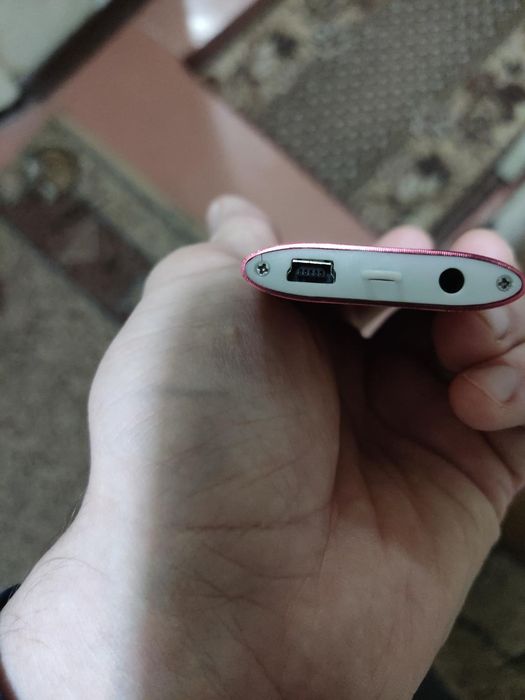 iPod красного цвета под ремонт или на запчасти