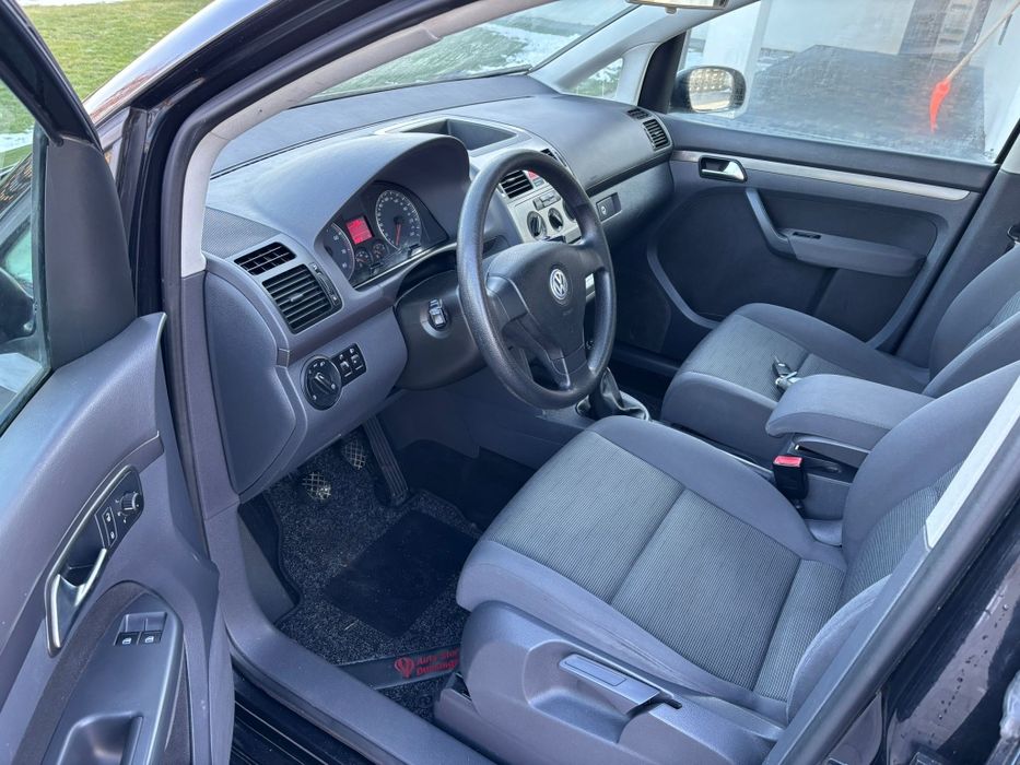 Volkswagen Touran Lift 1.6 MPI 7 osobowy