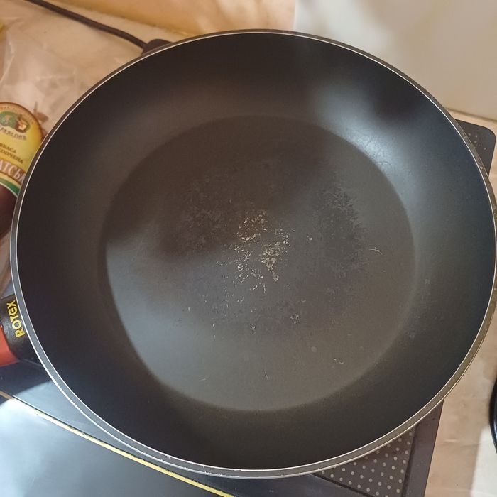 Сковорідка з пошкодженням