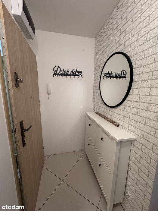 Kawalerka w centrum Maślic, w cenie piwnica, miejsca postojowe,