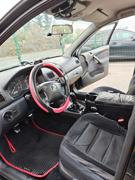 Автомобіль Skoda Octavia Tour