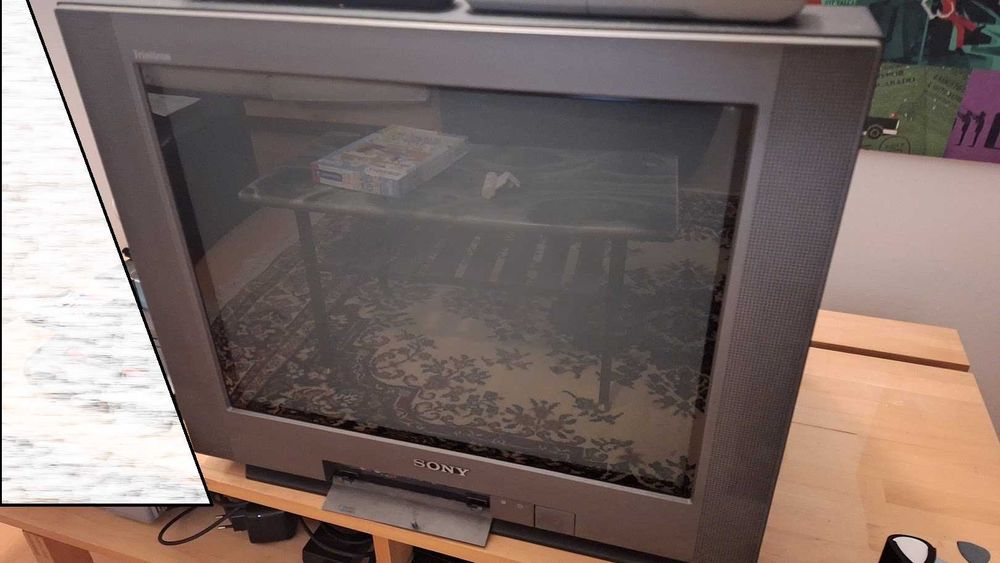 Sony Trinitron 21" CRT - Ideal p/ Retro Gaming (PS1, PS2, Mega Drive)