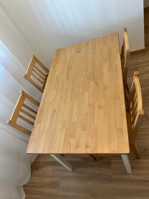 Conjunto de mesa e 4 cadeiras Ikea