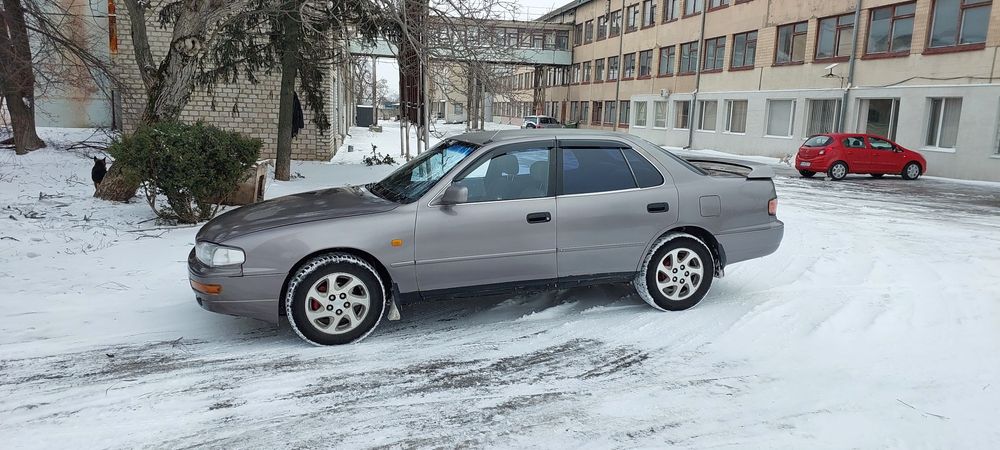 Тоёта камри-10 1995г,2.2л мех.