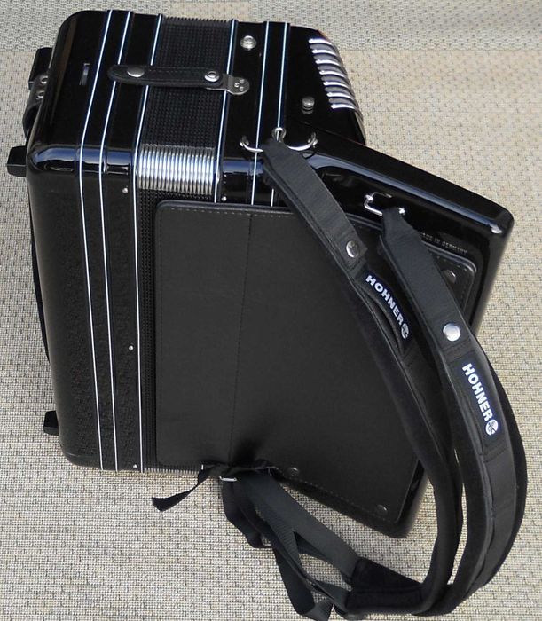 Akordeon HOHNER MORINO V 120 jak nowy, z gwarancją