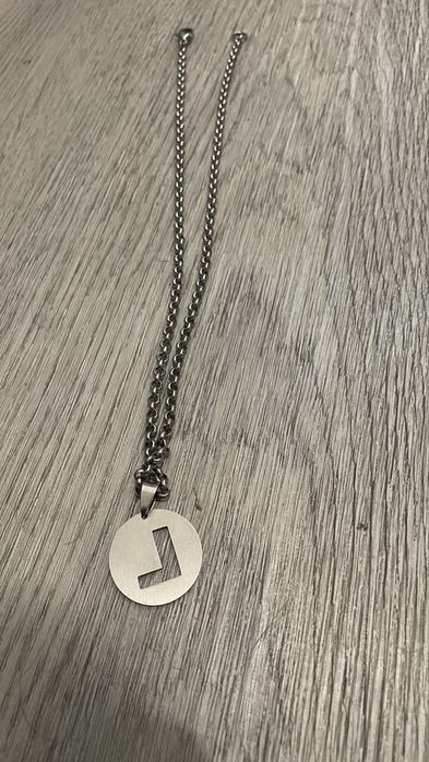 Colar Prateado “L”