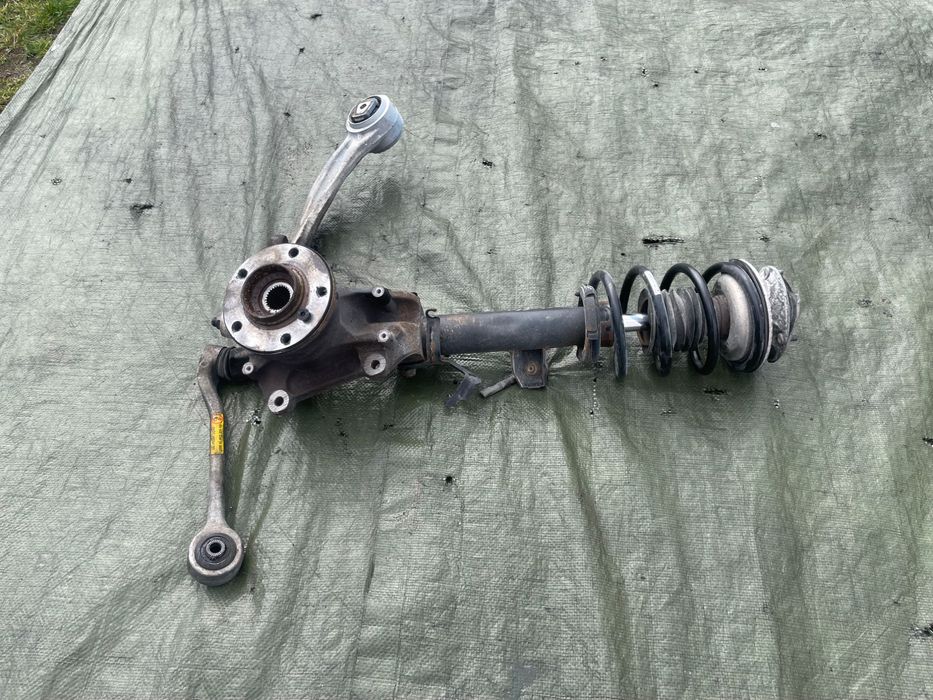 Zwrotnica piasta lewa przód przednia noga kpl. BMW E60 E61 XDRIVE