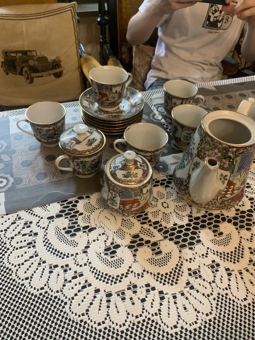 Filiżanki z talerzykami Zestaw