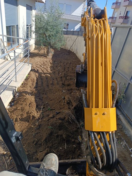 Trabalhos de Giratória/ entulhos/limpeza de terrenos/trabalhos agrícol