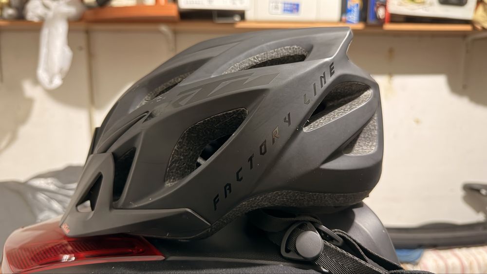 Capacete de ciclismo KTM