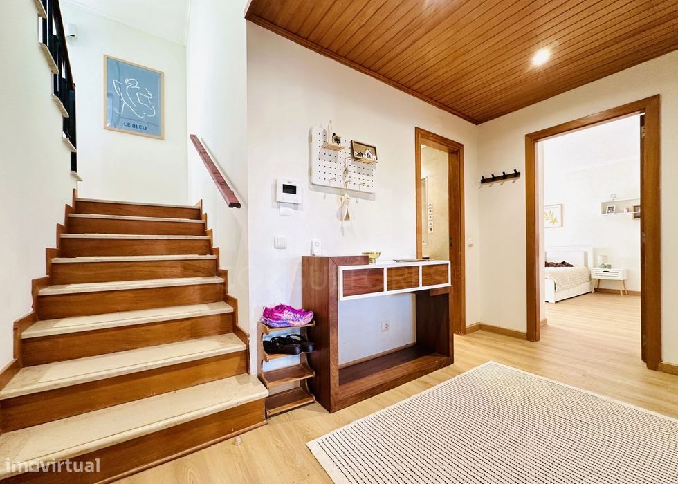 T4 Duplex Renovado com 3 Varandas, Garagem Box e Arrecadação | São ...