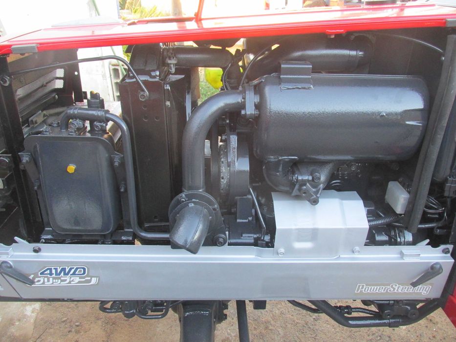 Trator  Yanmar F215 4WD com Alfaia Fresa