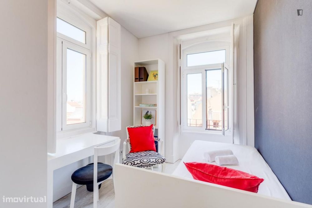 Quarto - localizado em Campolide Lisbon