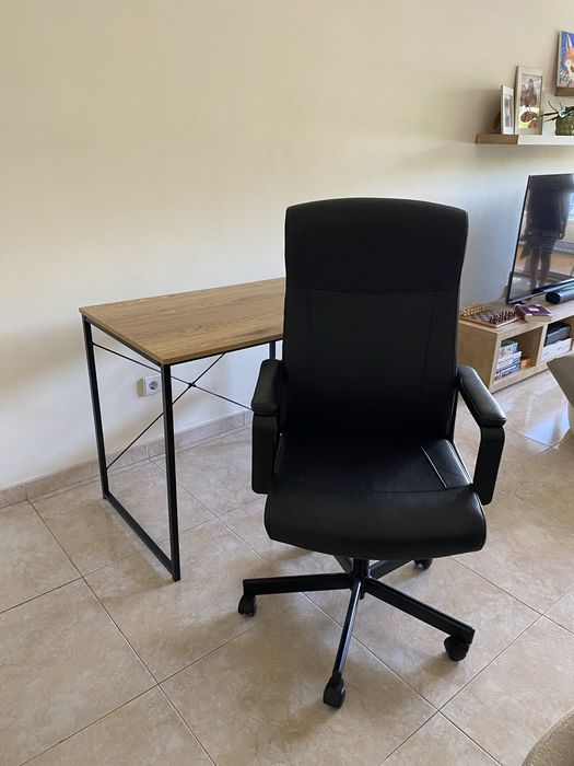 Secretaria HOMA e cadeira IKEA