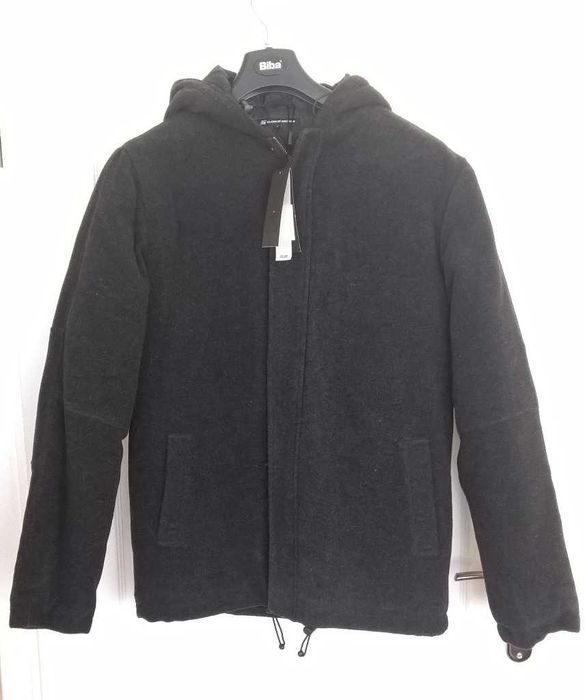 WYPRZEDAŻ. Ciepła, b.elegancka kurtka z kapturem. Wełna 60%. TANIO!!!