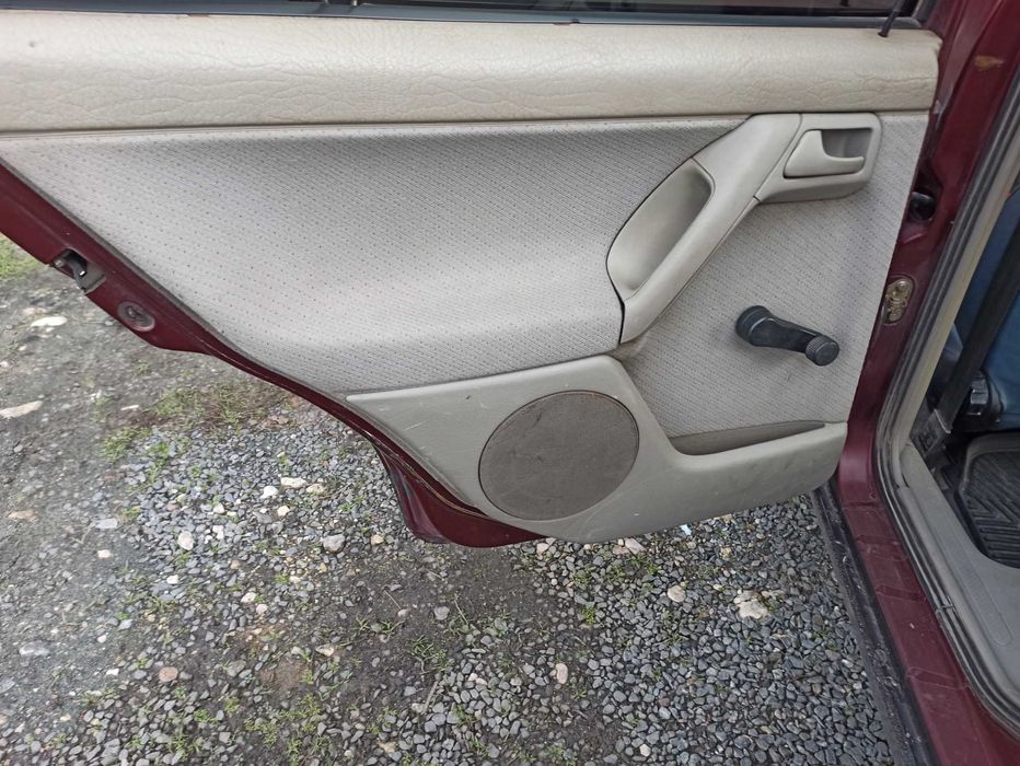 VOLKSWAGEN-VENTO CL 1.8 газ 1992г/в бордовый пурламутр 379000гр.