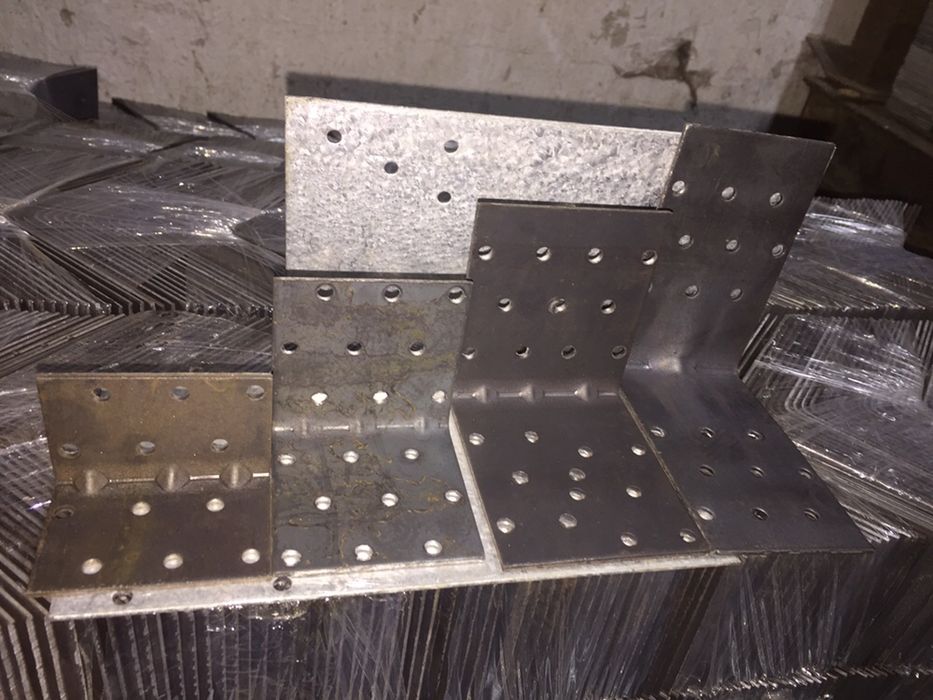 Уголок монтажный перфорированный крепежный кутник металевий пластини