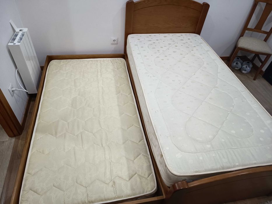 Cama de madeira com gaveta
