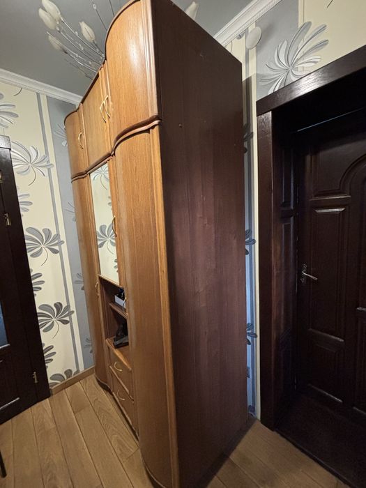 Шкаф из  натурального дерева