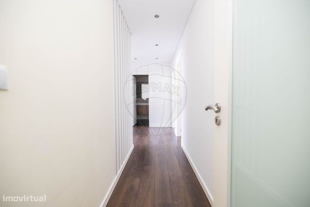 Apartamento T4 para arrendamento