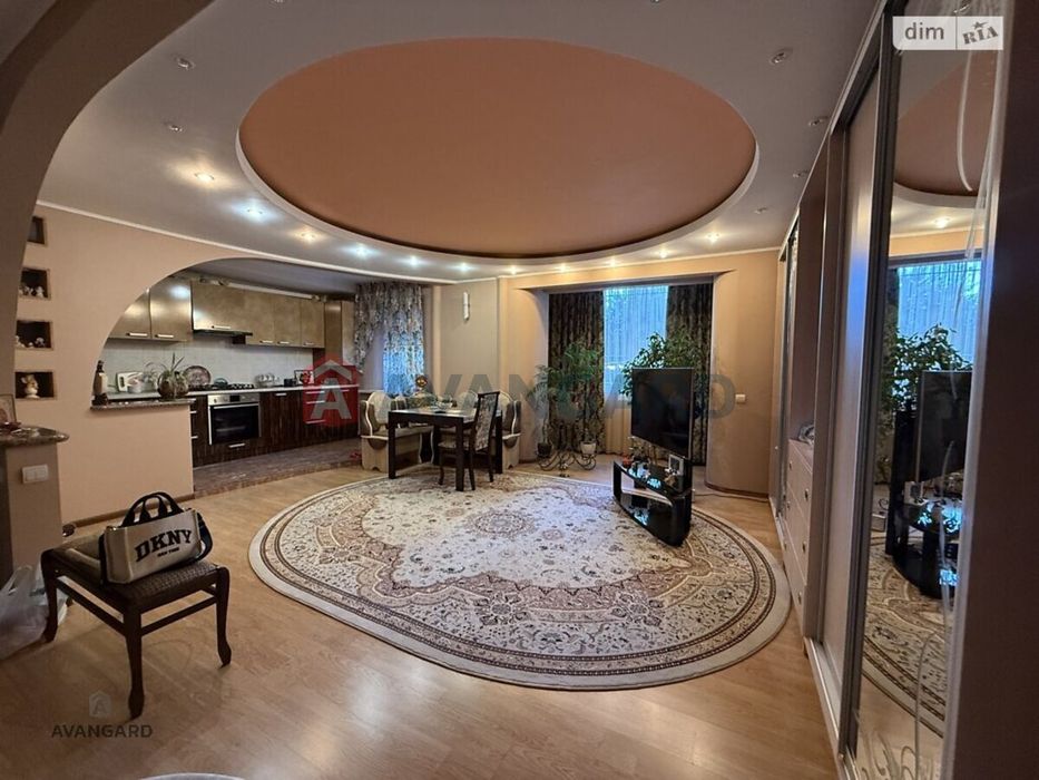 Трьохкімнатна квартира в самому центрі міста