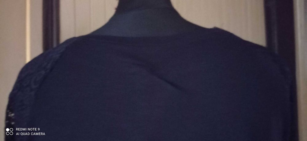 Ładna czarna bluzka damska z 3/4 koronkowym rękawem w rozm. 44