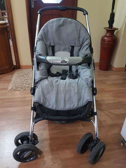 Carrinho de bebé, da Marca bébé  confort.