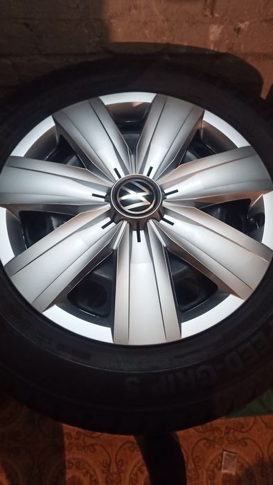 Koła zimowe 205/60 R16 z kołpakami Vw