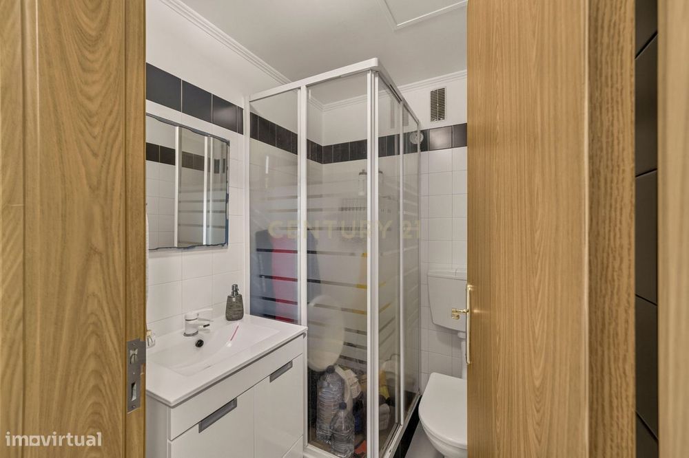 Apartamento T3 com parqueamento privativo (Monte da Caparica)