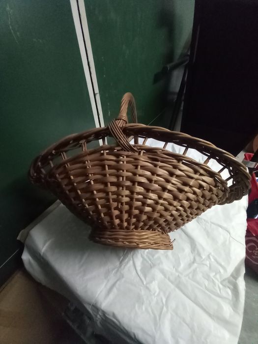 Cesta em vime antiga