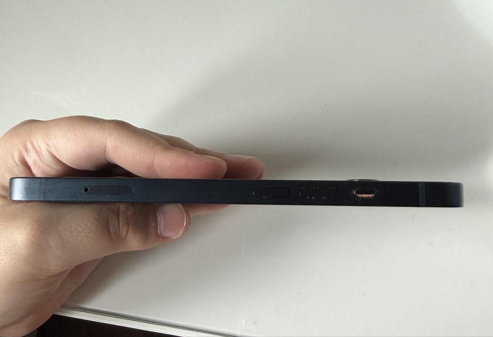 iPhone 13 midnight