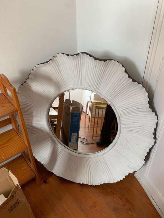 I’m giving away all the furniture for free