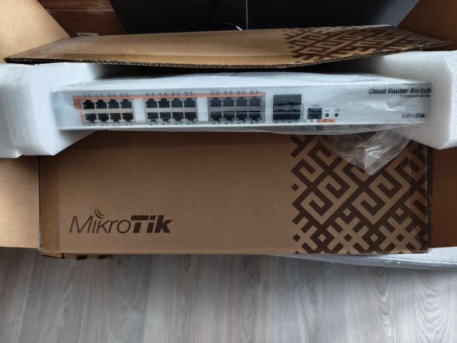 Mikrotik Cloud Router Switch CRS328-24P-4S+RM
