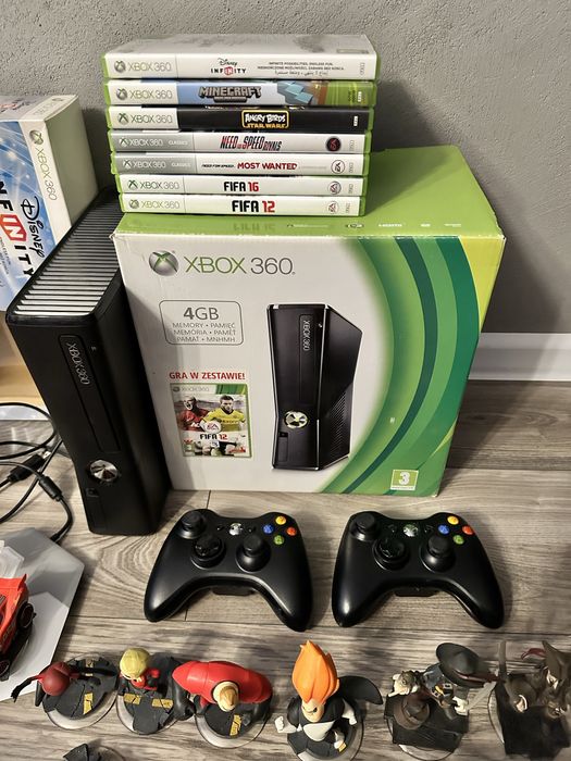 Konsola XBOX 360 + 2 pady + gry