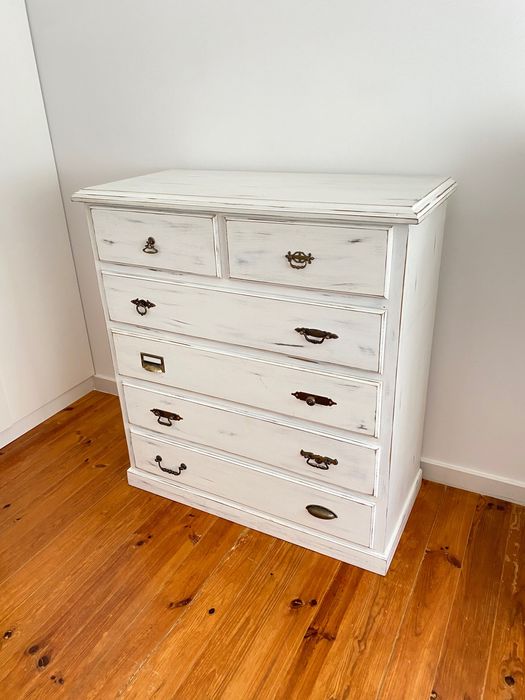 Cómoda com gavetas vintage