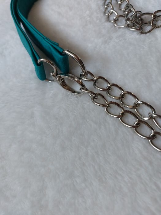 Torebka na srebrnym łańcuszku