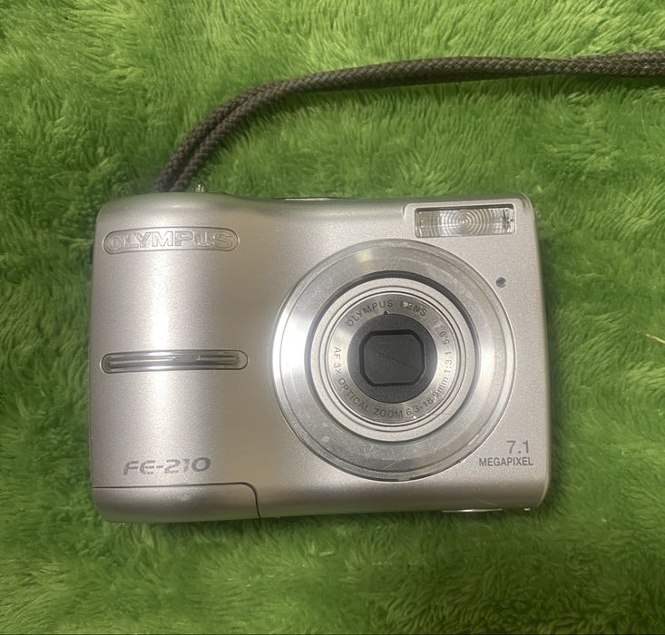 Продам фотоапарат Olympus FE-210