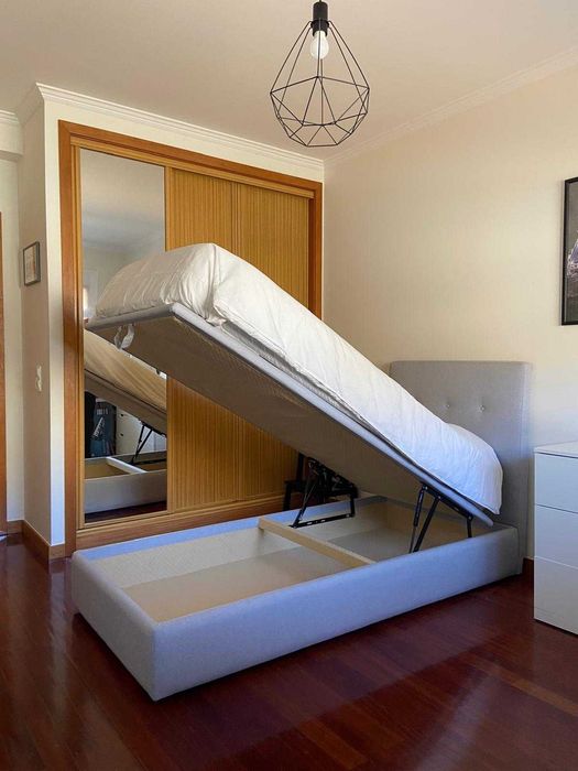 Cama Sommier com Cabeceira como nova