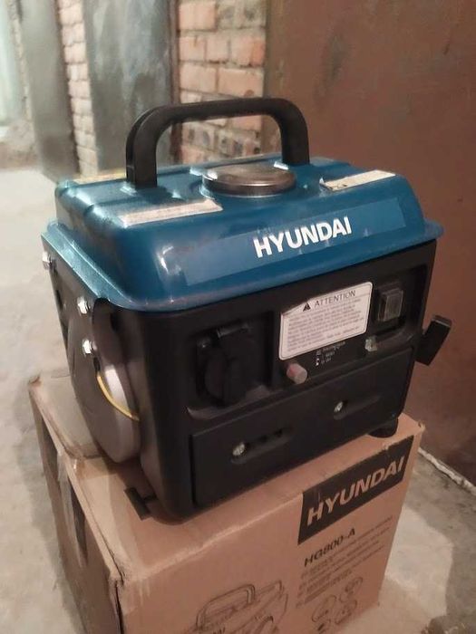 Продам! Портативный бензиновый генератор Hyundai HG800-A (720 Вт)