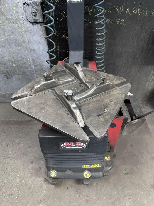 M&B Engineering ТС322 шиномонтажний стенд