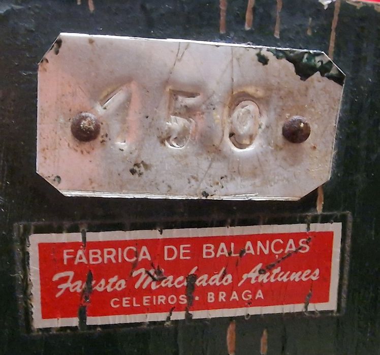 Balança decimal antiga.