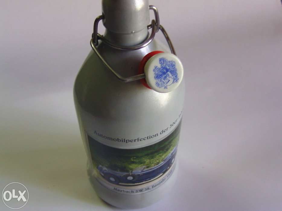 Garrafa com simbolo de carro