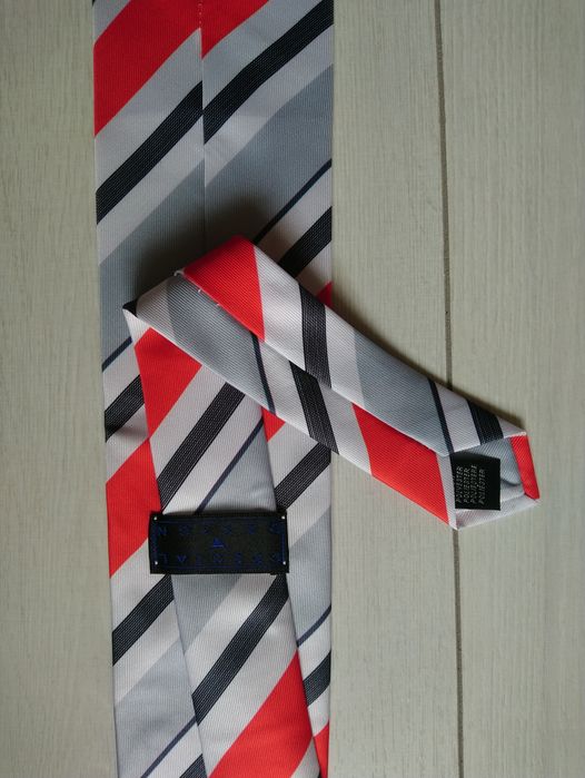 Нова краватка галстук