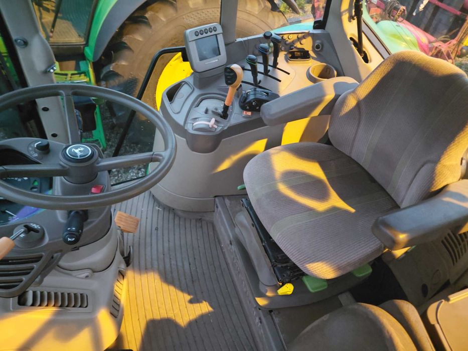 John Deere 6630,  6830