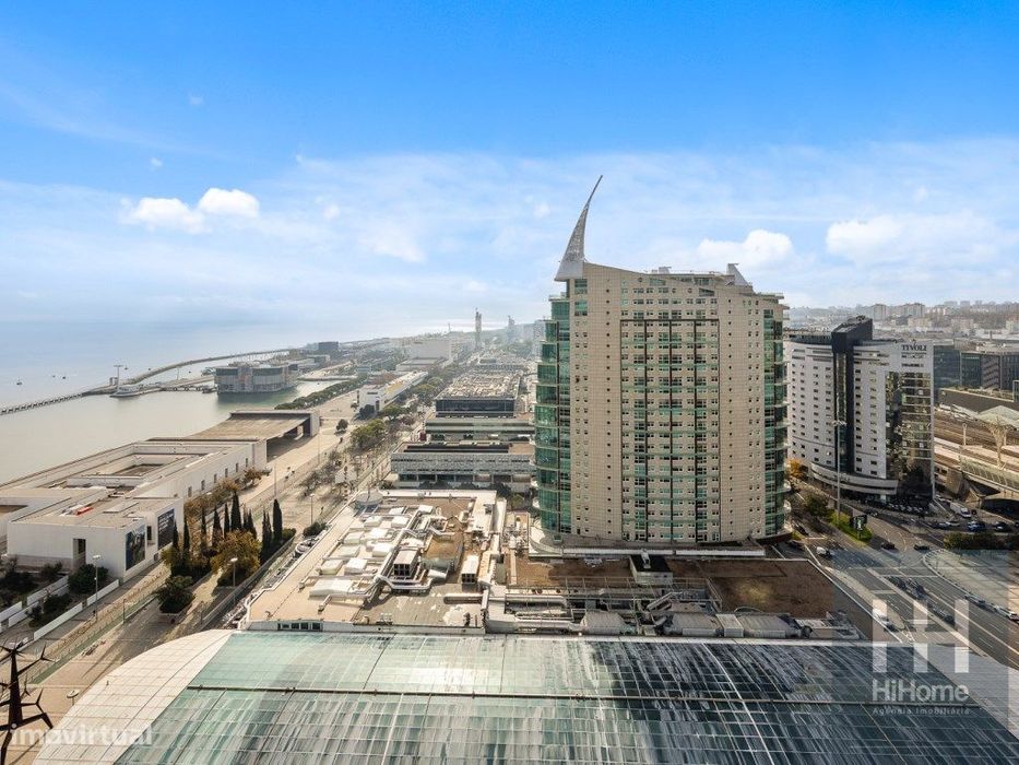 T2 Duplex com Vista Infinita na Torre de São Rafael em Lisboa