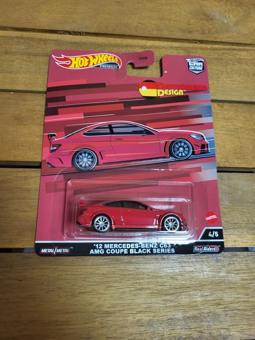 Hot Wheels Premium Mercedes-Benz C63 AMG Coupe