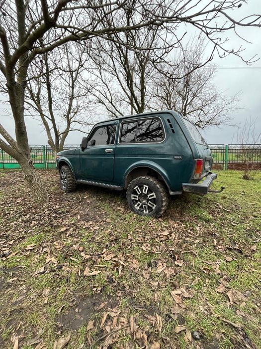 Продам автомобіль нива