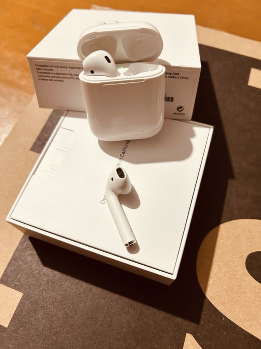 AirPods Apple with
