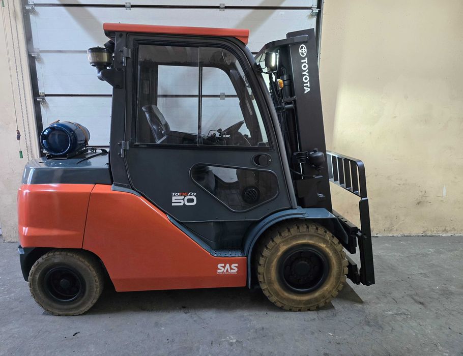 Навантажувач вилковий, газовий Toyota 5 тонн/ Погрузчик вилочный