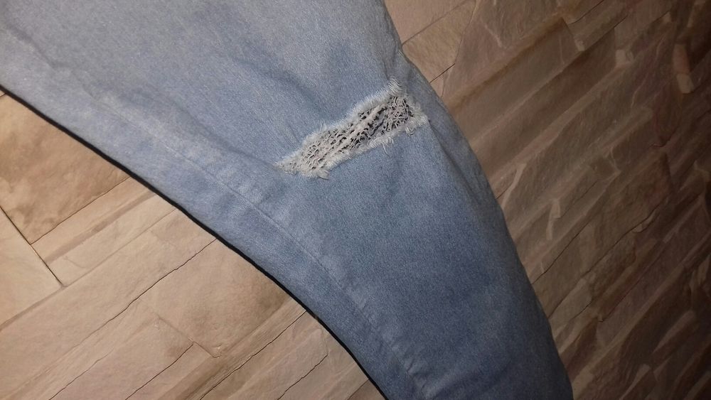 H&M spodnie rurki z dziurami 40